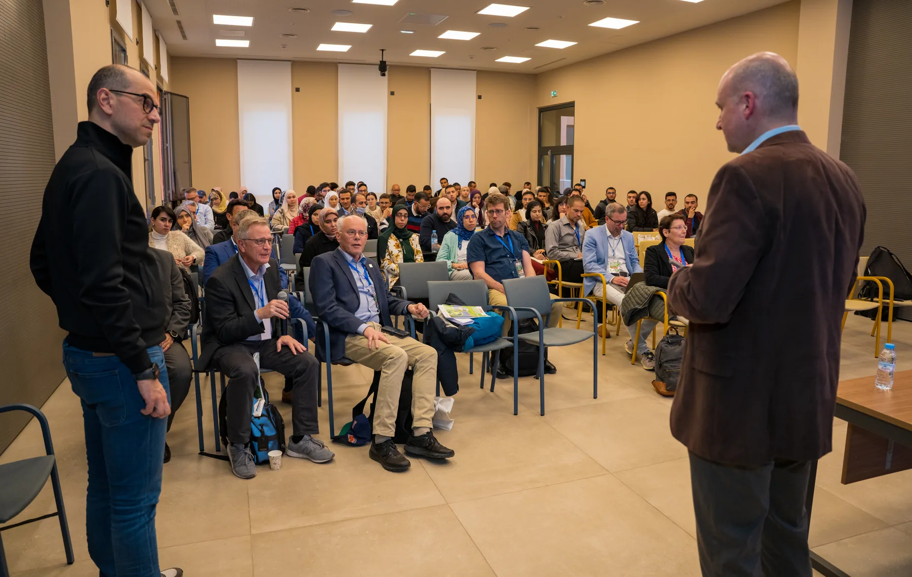 Scientific discussion with conference attendees